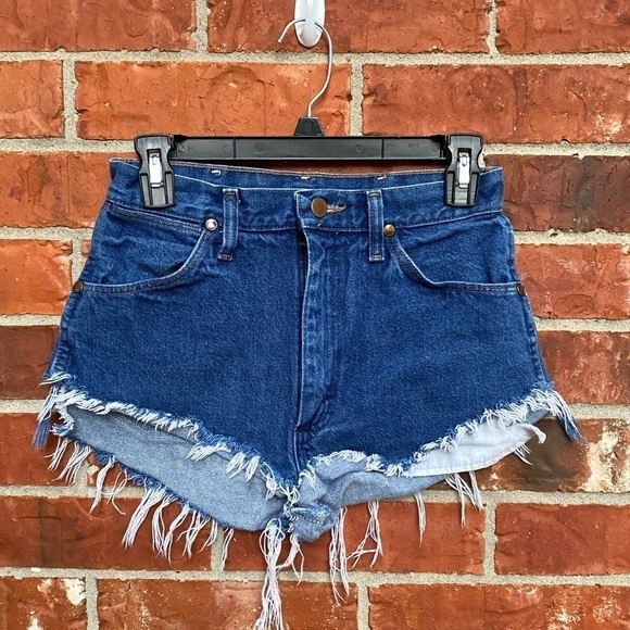 Wranglers Womens 5 Cheeky Booty Frayed Cutoff Denim Blue Jeans Shorts - Picture 8 of 8
